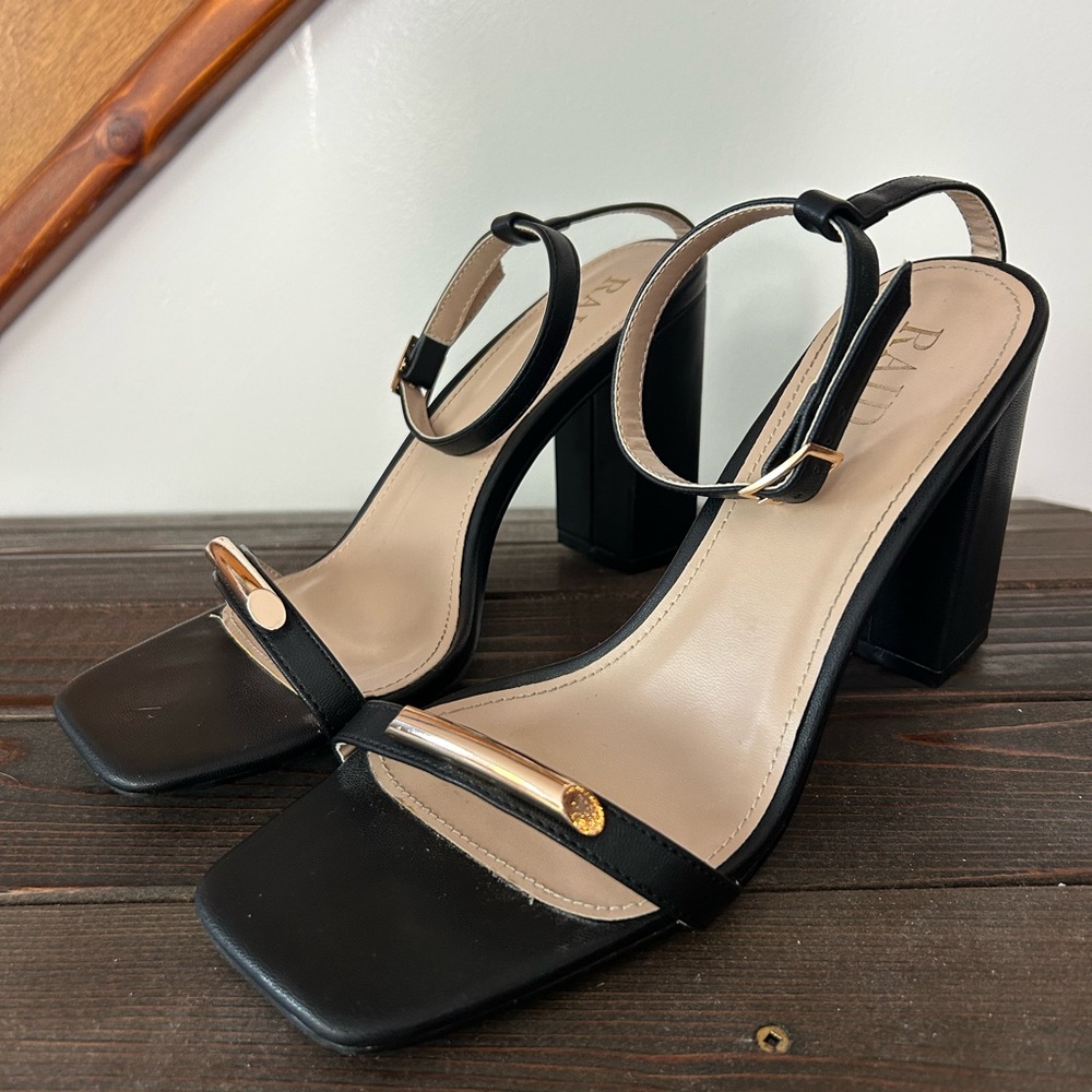 Chic Black and Gold Heels by RAID❤️9